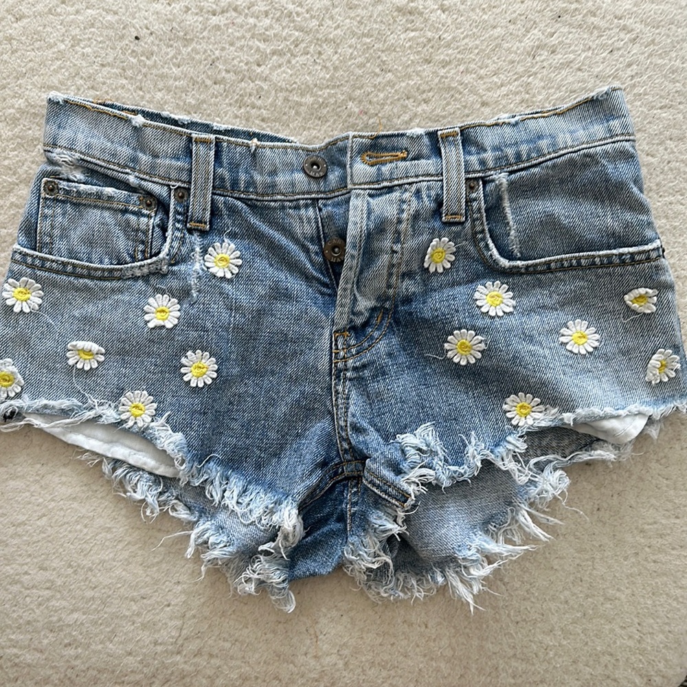 Carmar low rise flower jean shorts, Size 26